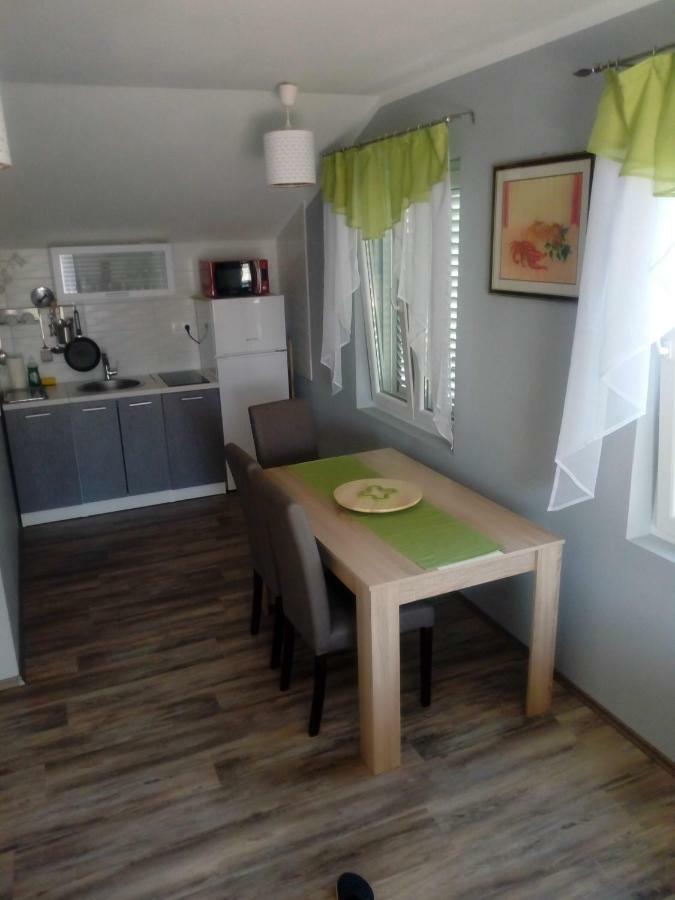 Ferienwohnung Mendula Pakoštane Exterior foto
